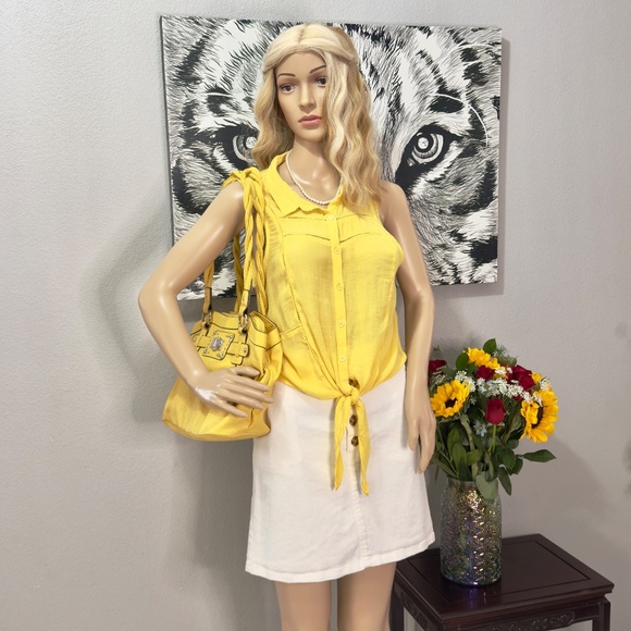 Yellow Sleeveless Blouse - Picture 2 of 4